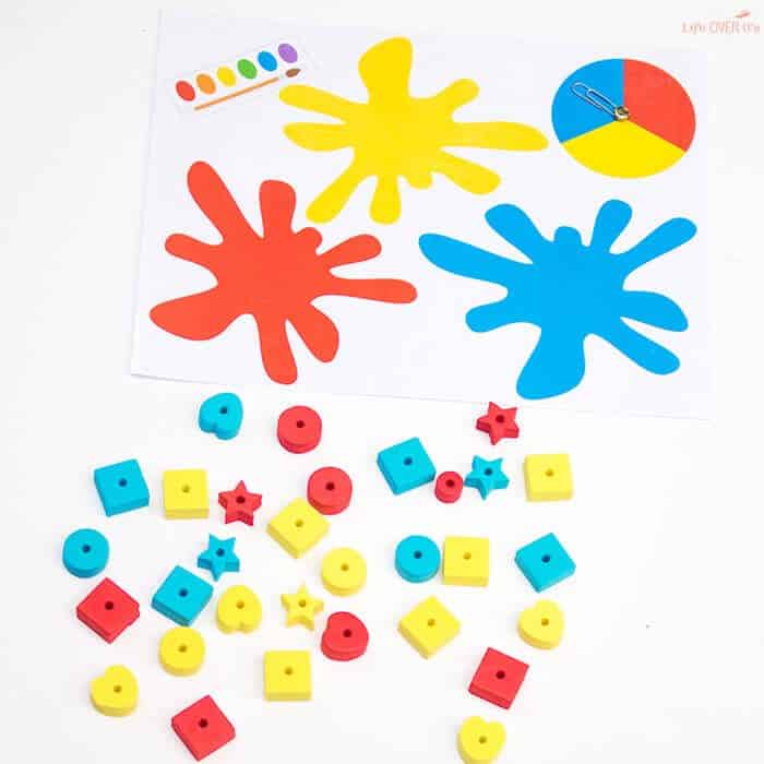 these free color sorting mats are so adorable! perfect for preschoolers learning their colors!
