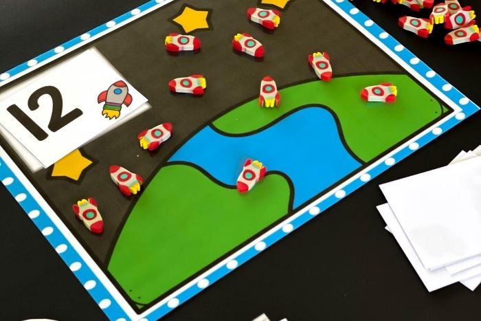 rocket ship themed counting mats printable.