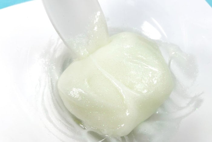 mix the slime ingredients.
