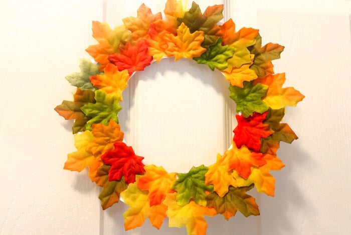 Finished paper plate fall wreath.